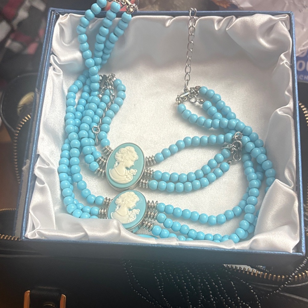 Elegant Turquoise Cameo Necklace